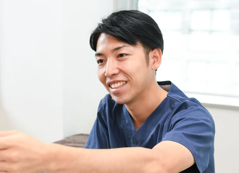 れいわクリニックの理事長が診察をしている様子