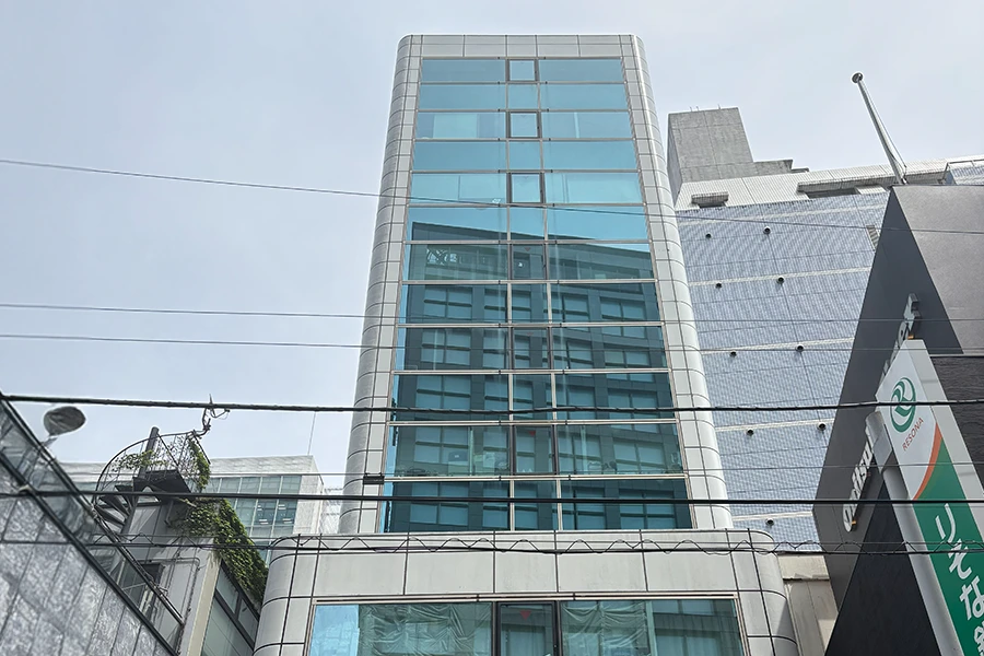 新宿新南口れいわクリニックの外観