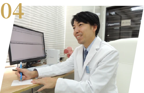 れいわクリニックの理事長がアフターケアをしている様子