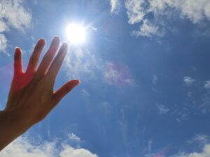 肌に紫外線を受けている様子