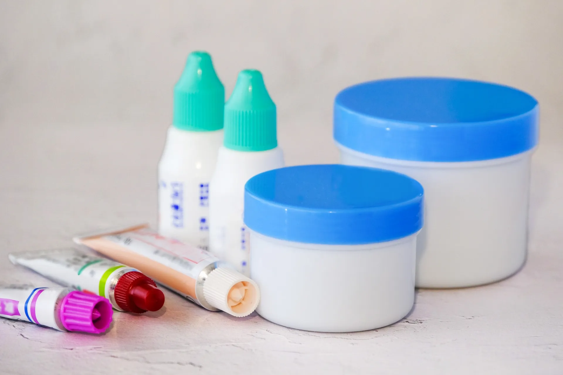 アトピー性皮膚炎の治療に使われる外用薬のイメージ画像