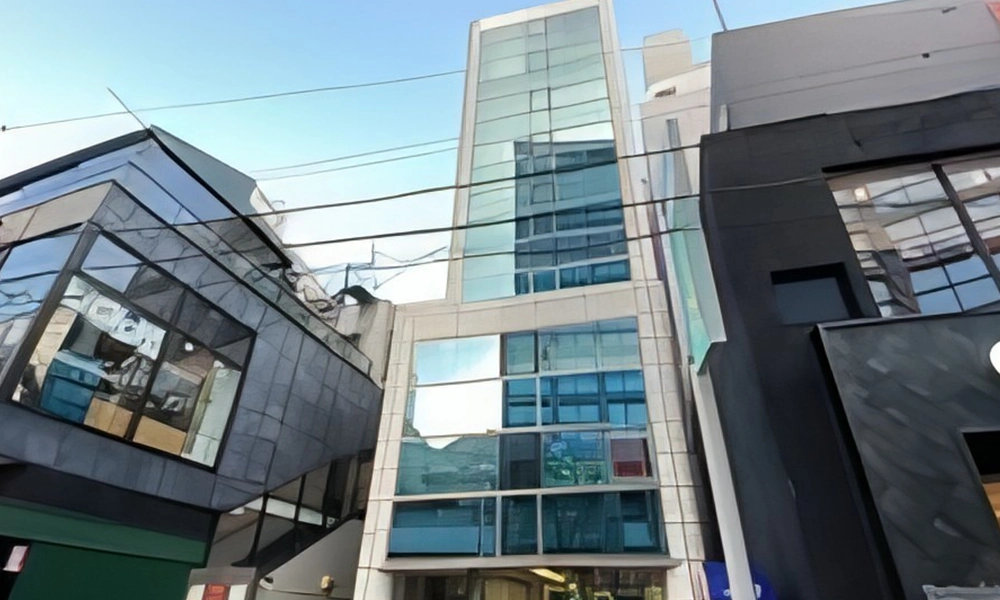 新宿れいわクリニック新南口院の外観